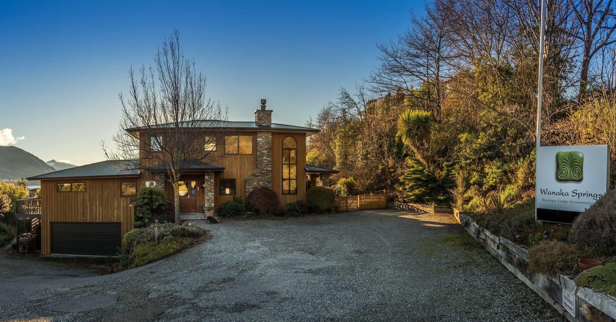Wanaka Springs Lodge Exterior photo