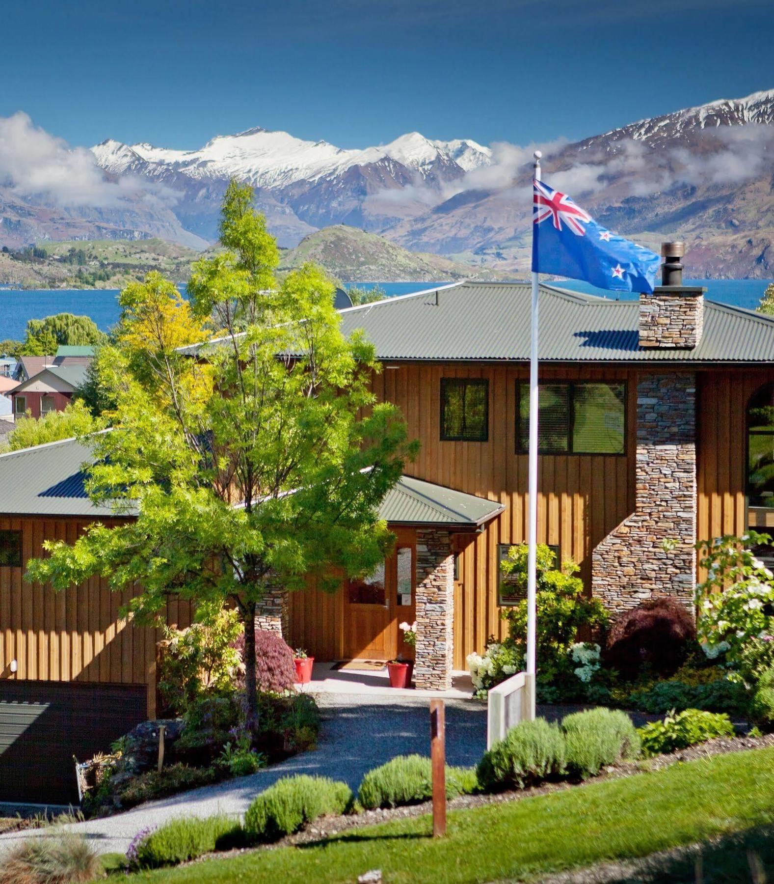 Wanaka Springs Lodge Exterior photo